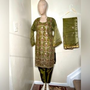 Indian/pakistani 3 piece dress